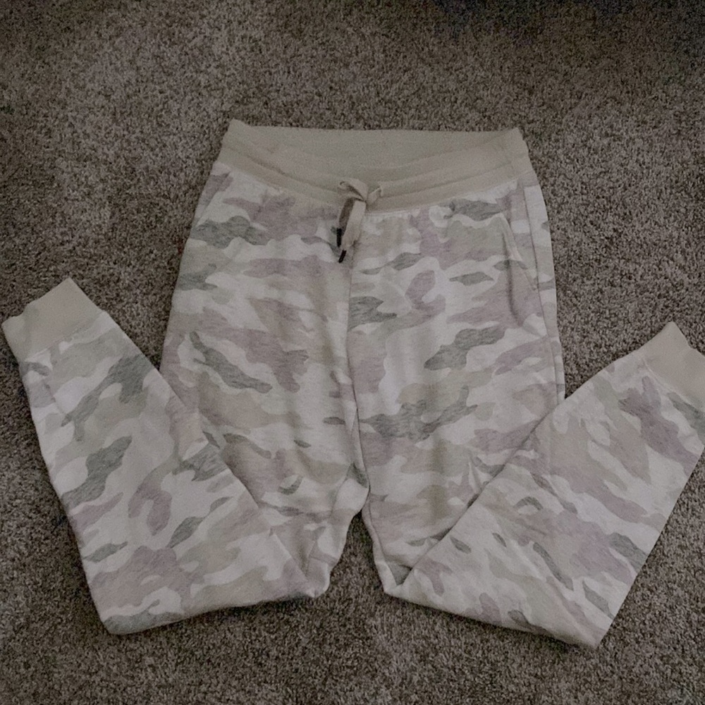 Camo sweats from Old Navy, very comfortable, and in for season! ❤️